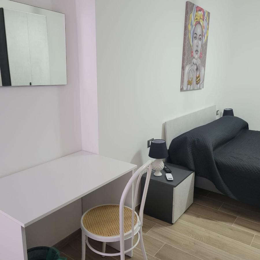 B&B Dei Sogni In Centro, Con Facilita Di Parcheggio Cosença Exterior foto